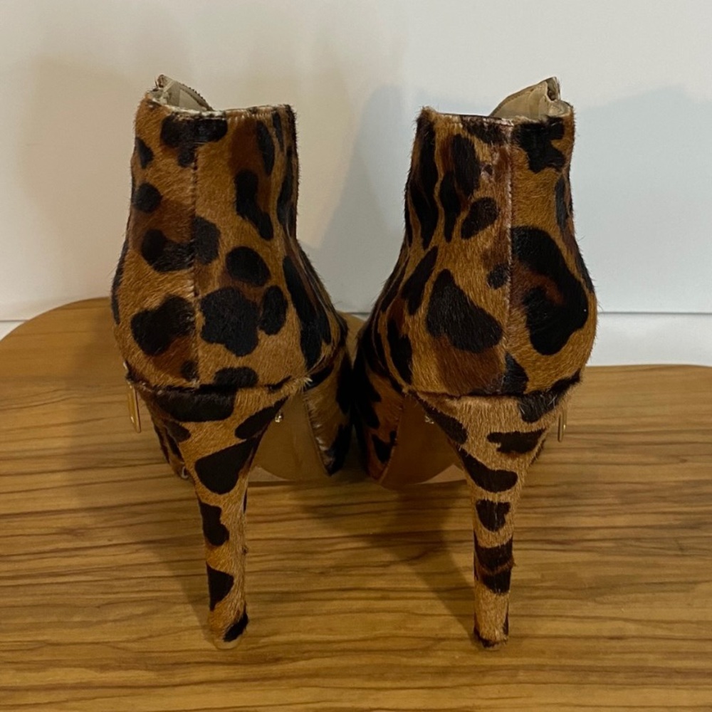 ! Schulz Sexy Leopard 🐆 5’ heel Boots-Size 8 - Picture 3 of 16